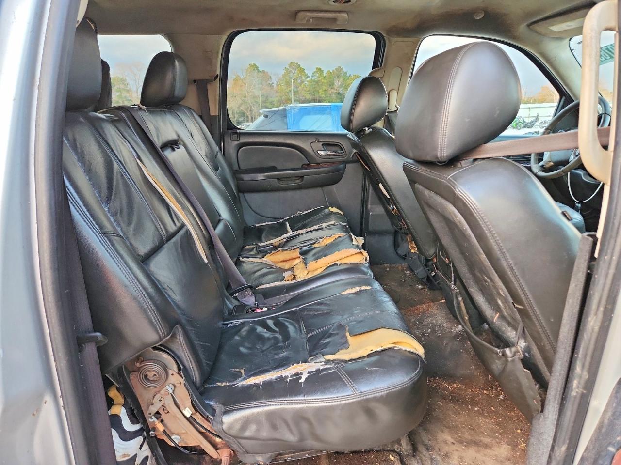 2011 Chevrolet Suburban VIN 1GNSCJE02BR331988 photo 11