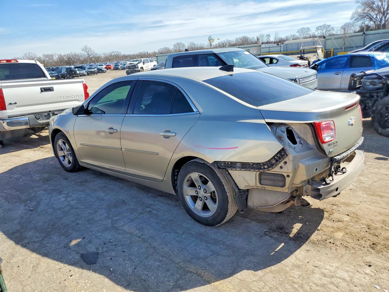 2015 Chev Malibu VIN 1G11B5SL6FF142077 photo 2