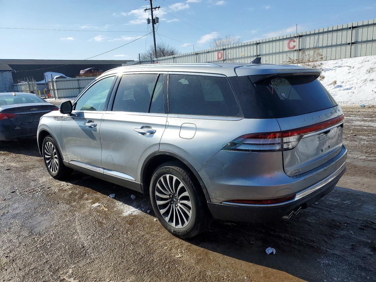 2024 Lincoln Aviator VIN 5LM5J6XC7RGL02128 photo 2