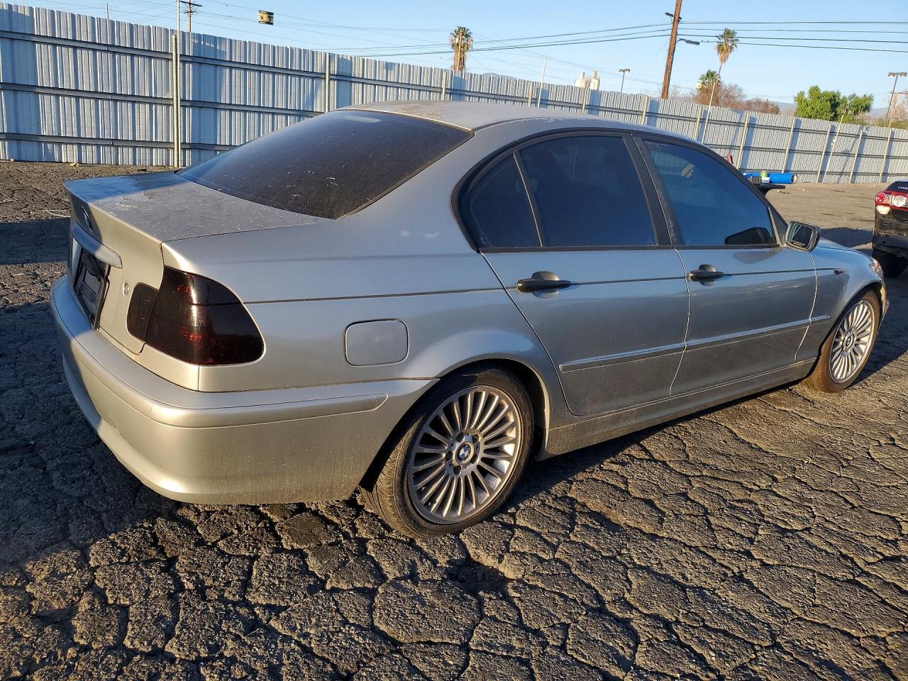 2002 BMW 3 series VIN WBAEV33442KL76969 photo 3