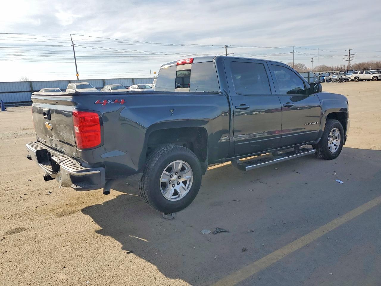 2018 Chev Silverado VIN 3GCUKREC5JG534322 photo 3