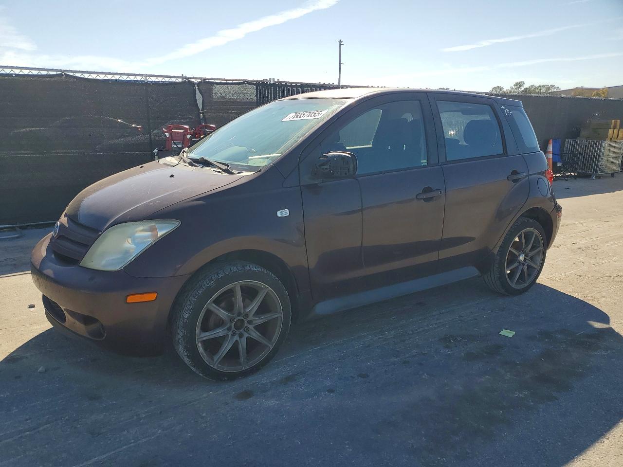 2005 Toyota Scion VIN JTKKT624250094658 photo 1