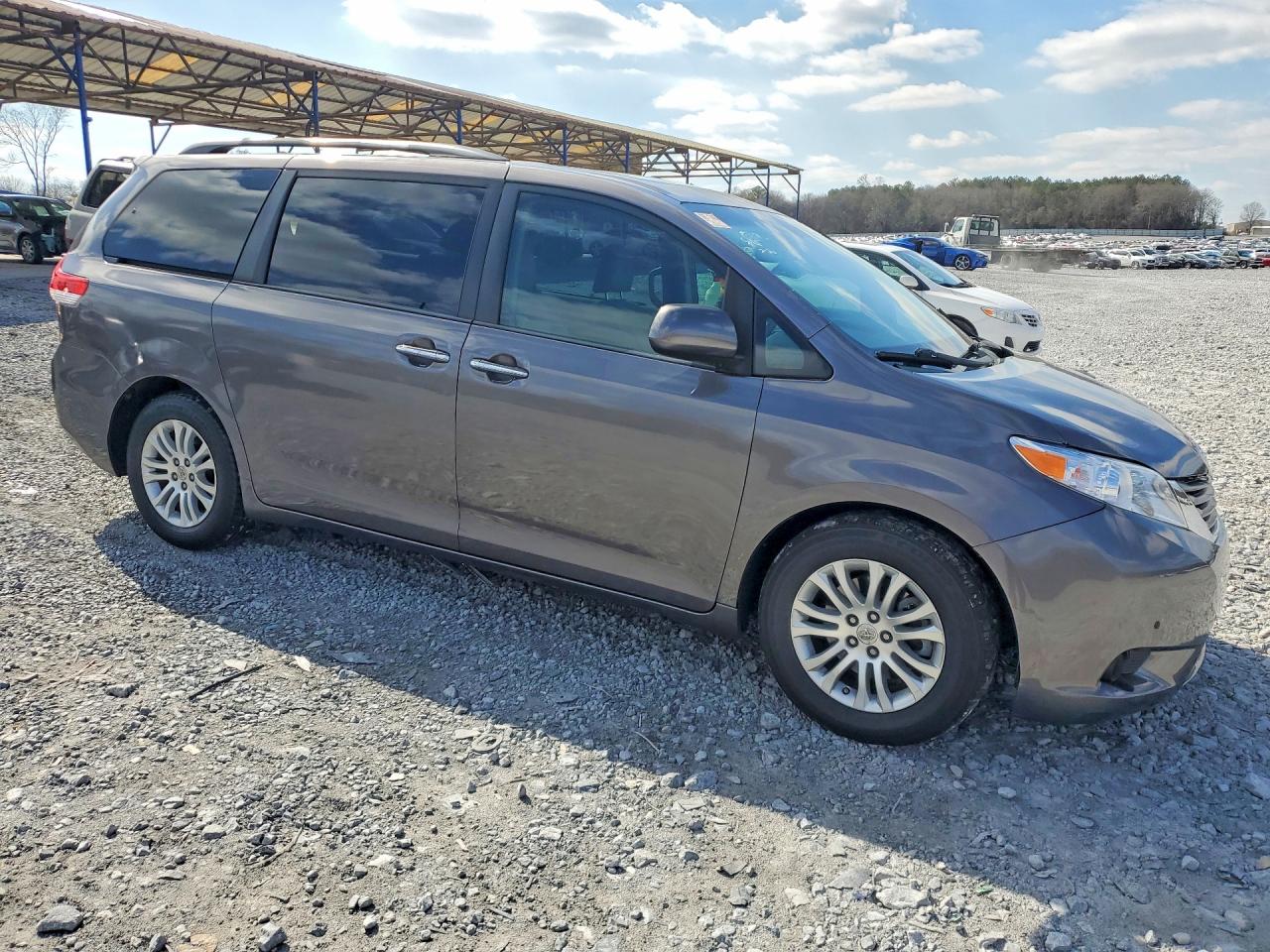 2013 Toyota All models VIN 5TDYK3DC8DS331429 photo 4