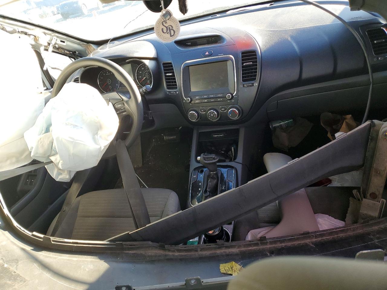 2018 Kia Forte VIN 3KPFL4A70JE193120 photo 8