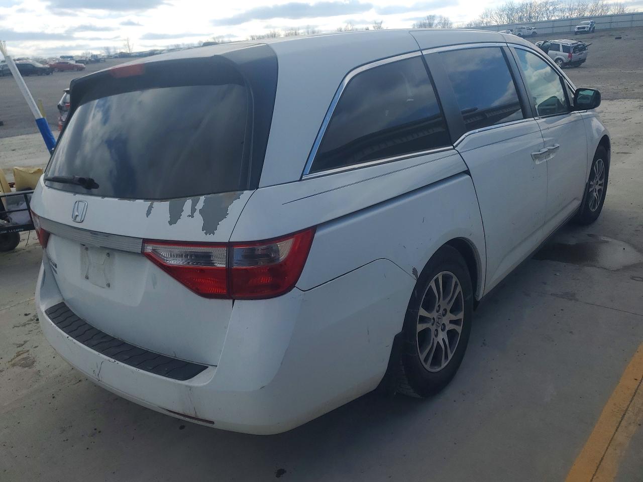 2011 Honda All models VIN 5FNRL5H64BB019028 photo 3