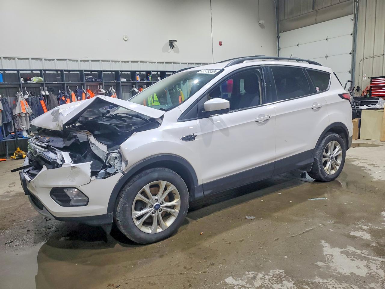 2018 Ford Escape VIN 1FMCU9GD2JUA77604 photo 1