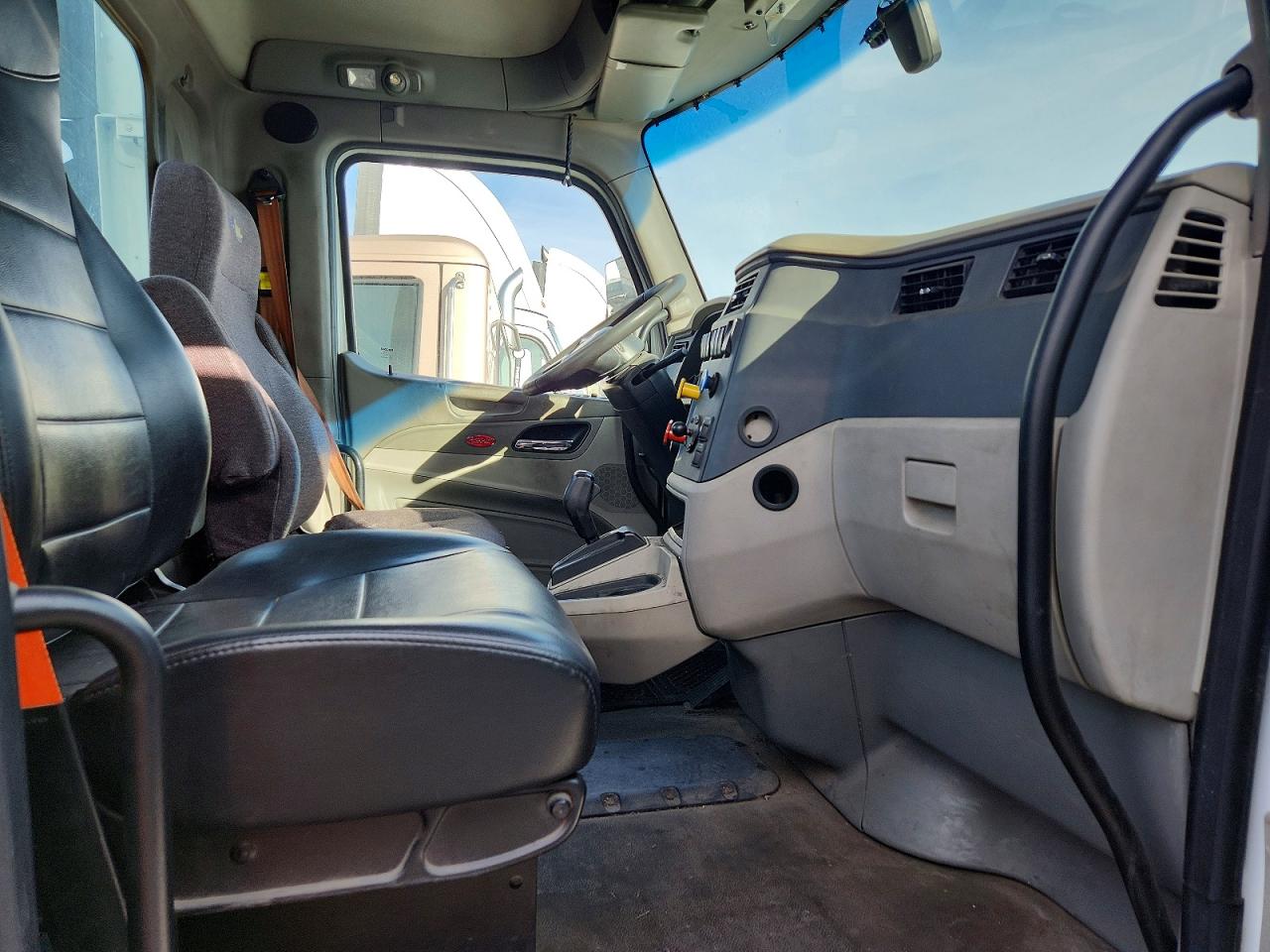 2018 PETERBILT All models VIN 1XPBA48X0JD477454 photo 5
