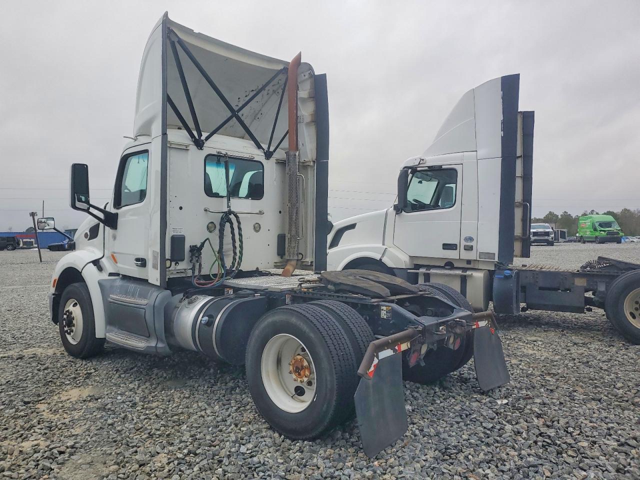 2017 PETERBILT All models VIN 1XPBA48X6HD428477 photo 3