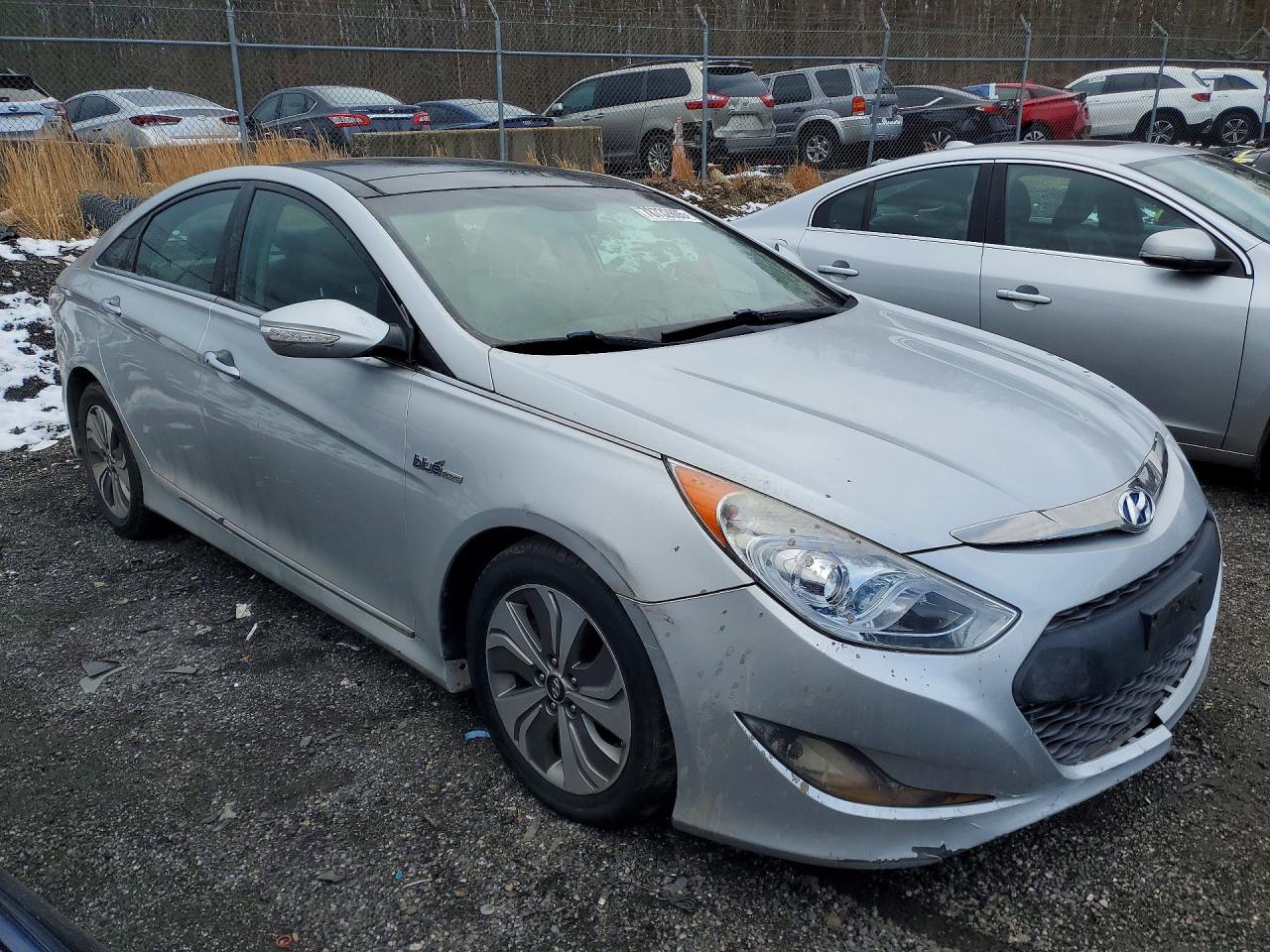 2014 Hyundai Sonata hybrid VIN KMHEC4A40EA110064 photo 4