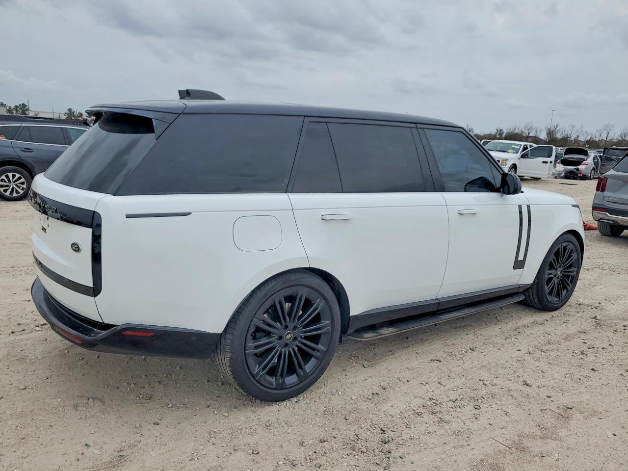 2023 Land Rangerover VIN SALKPBE7XPA025006 photo 3