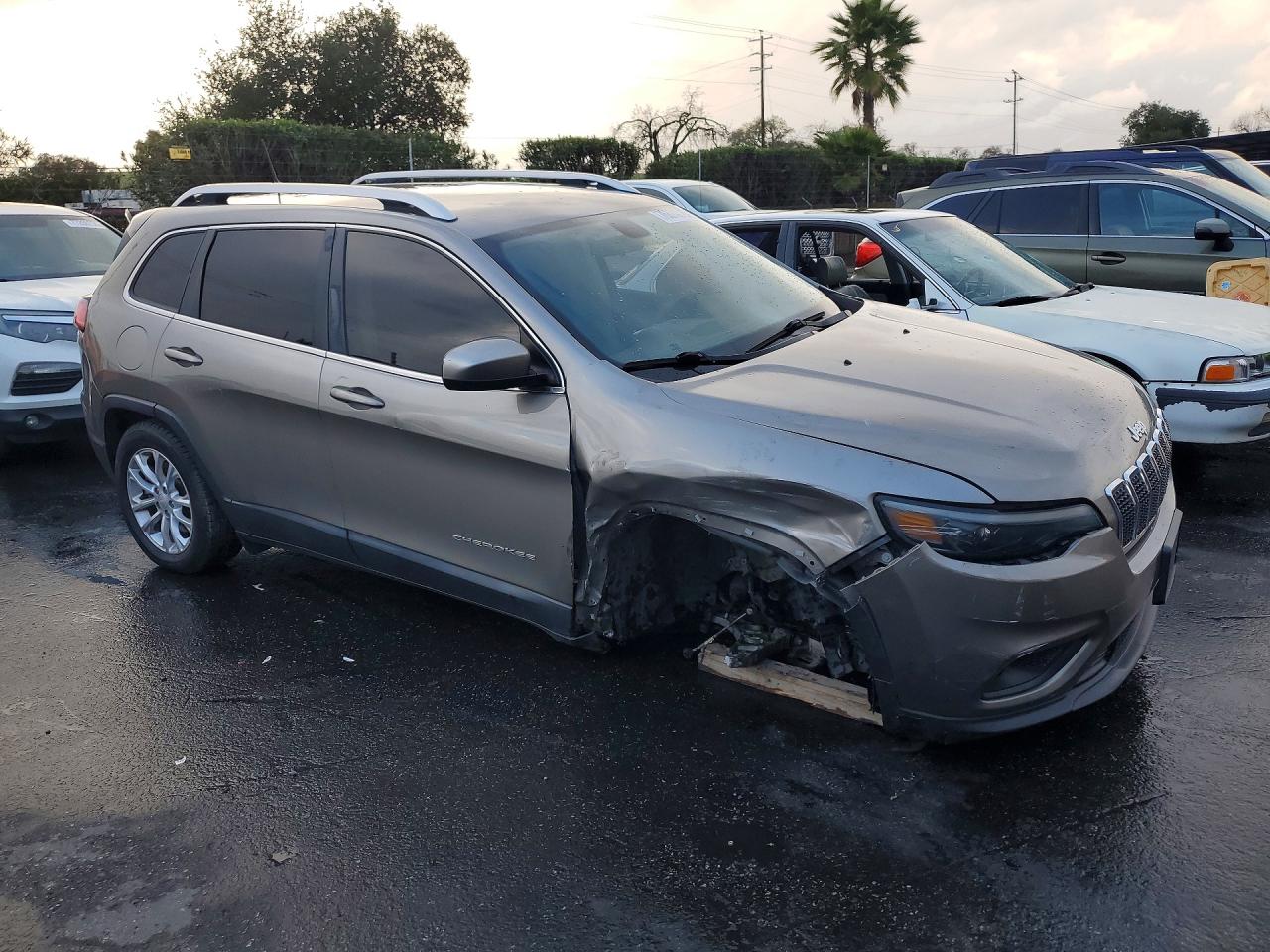 2019 Jeep Grand cher VIN 1C4PJLCX2KD353681 photo 4