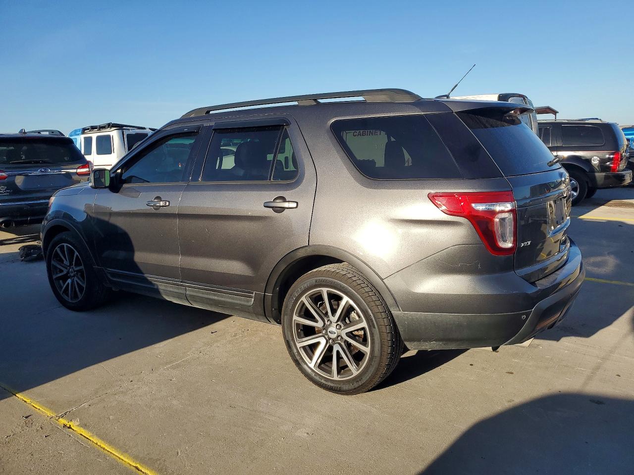 2015 Ford Explorer VIN 1FM5K7D89FGA85912 photo 2