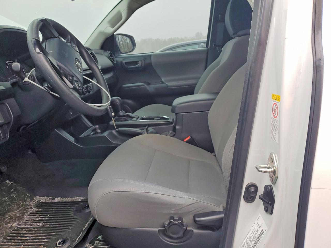 2018 Toyota Tacoma VIN 5TFSX5EN8JX060560 photo 7