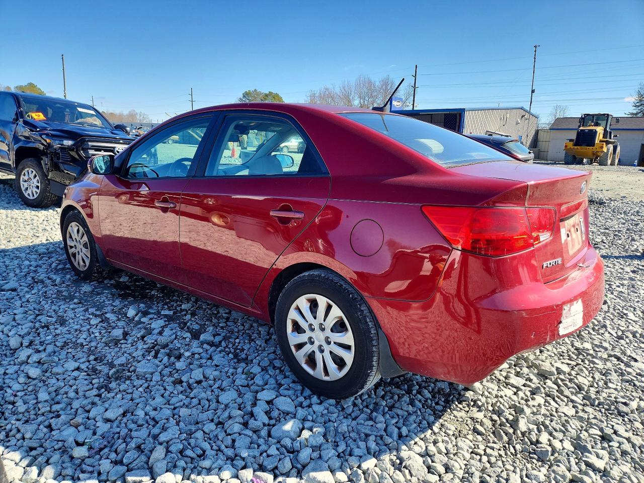2011 Kia Forte VIN KNAFU4A21B5892042 photo 2