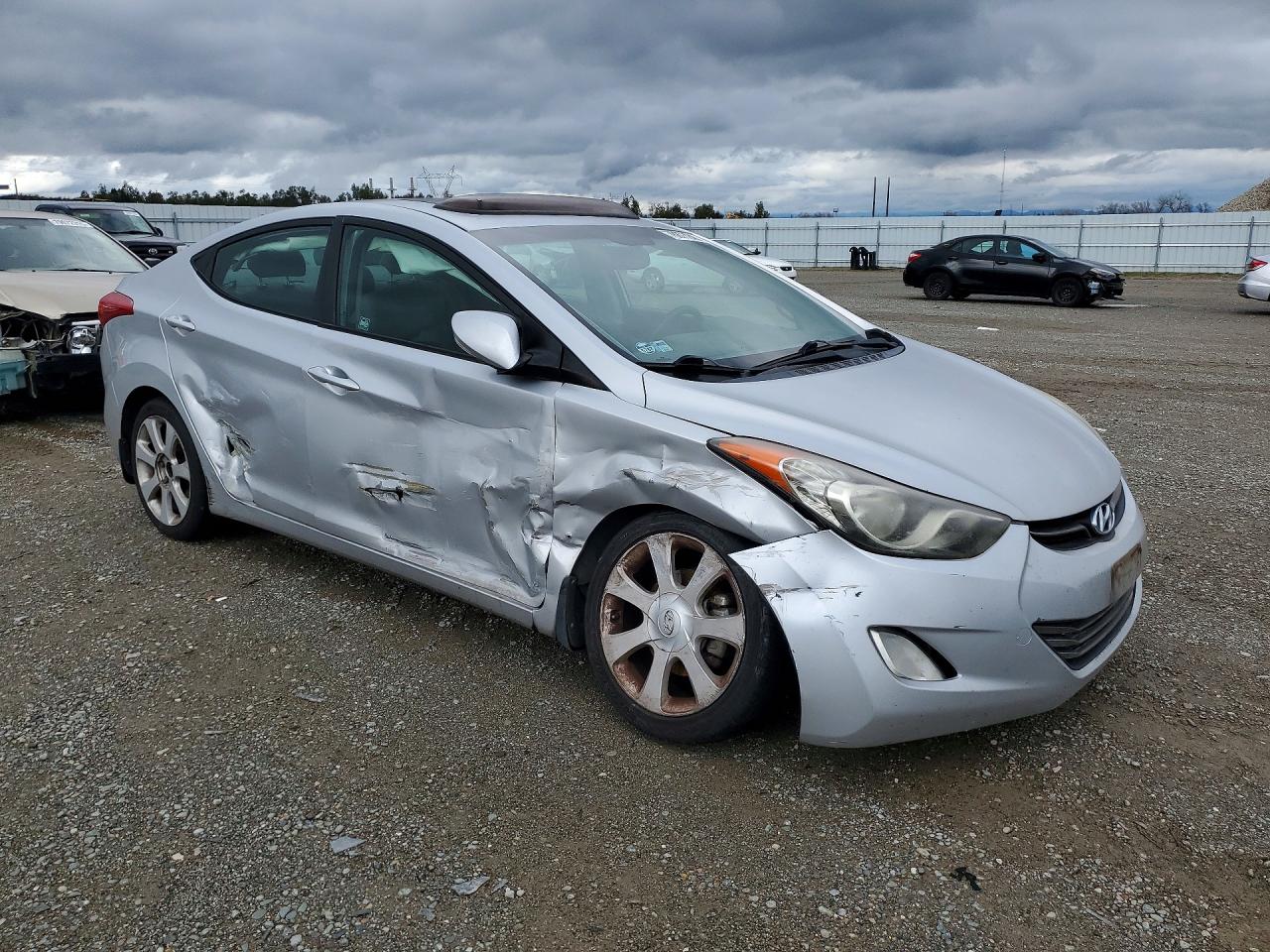 2013 Hyundai Elantra li VIN KMHDH4AE8DU486336 photo 4
