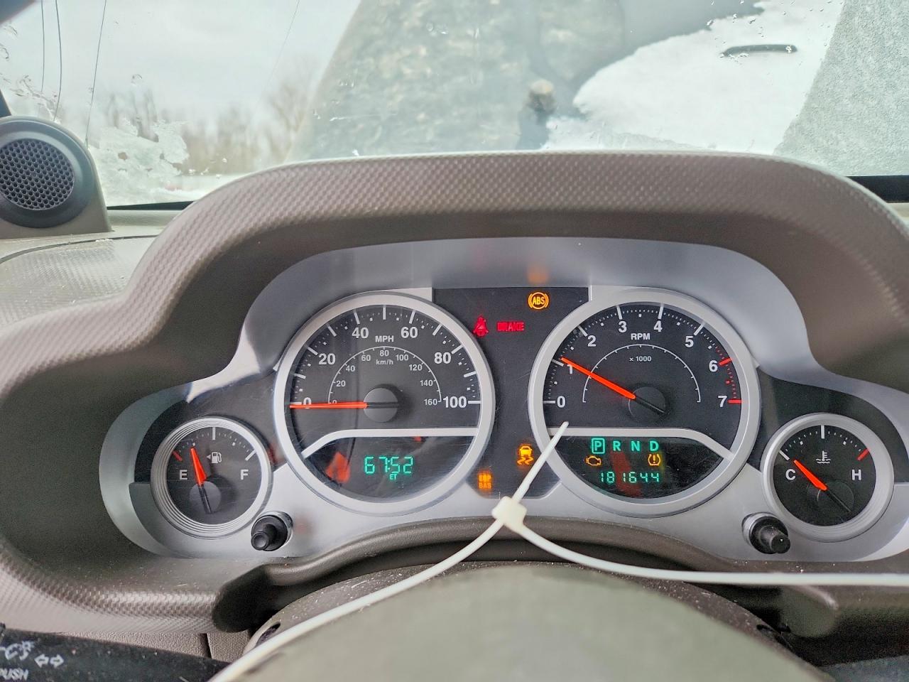 2008 Jeep Wrangler / VIN 1J4GA59148L637126 photo 9