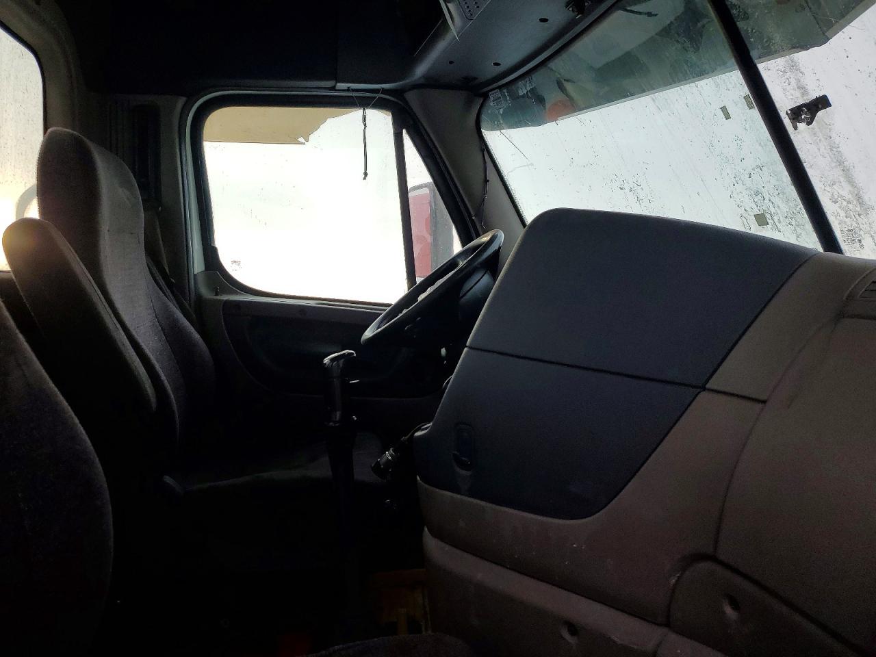 2013 FREIGHTLINER All other VIN 1FUJGEBG7DLFD1036 photo 5