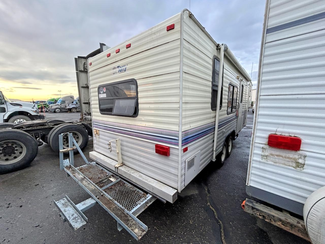 1994 FLEETWOOD All models VIN 1EA5H2528R2452674 photo 4