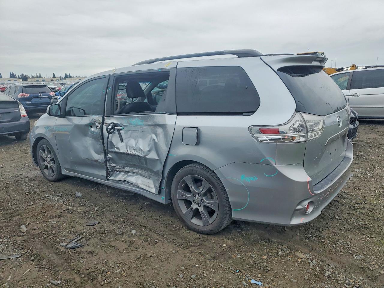 2015 Sienna VIN 5TDXK3DC7FS623961 photo 2