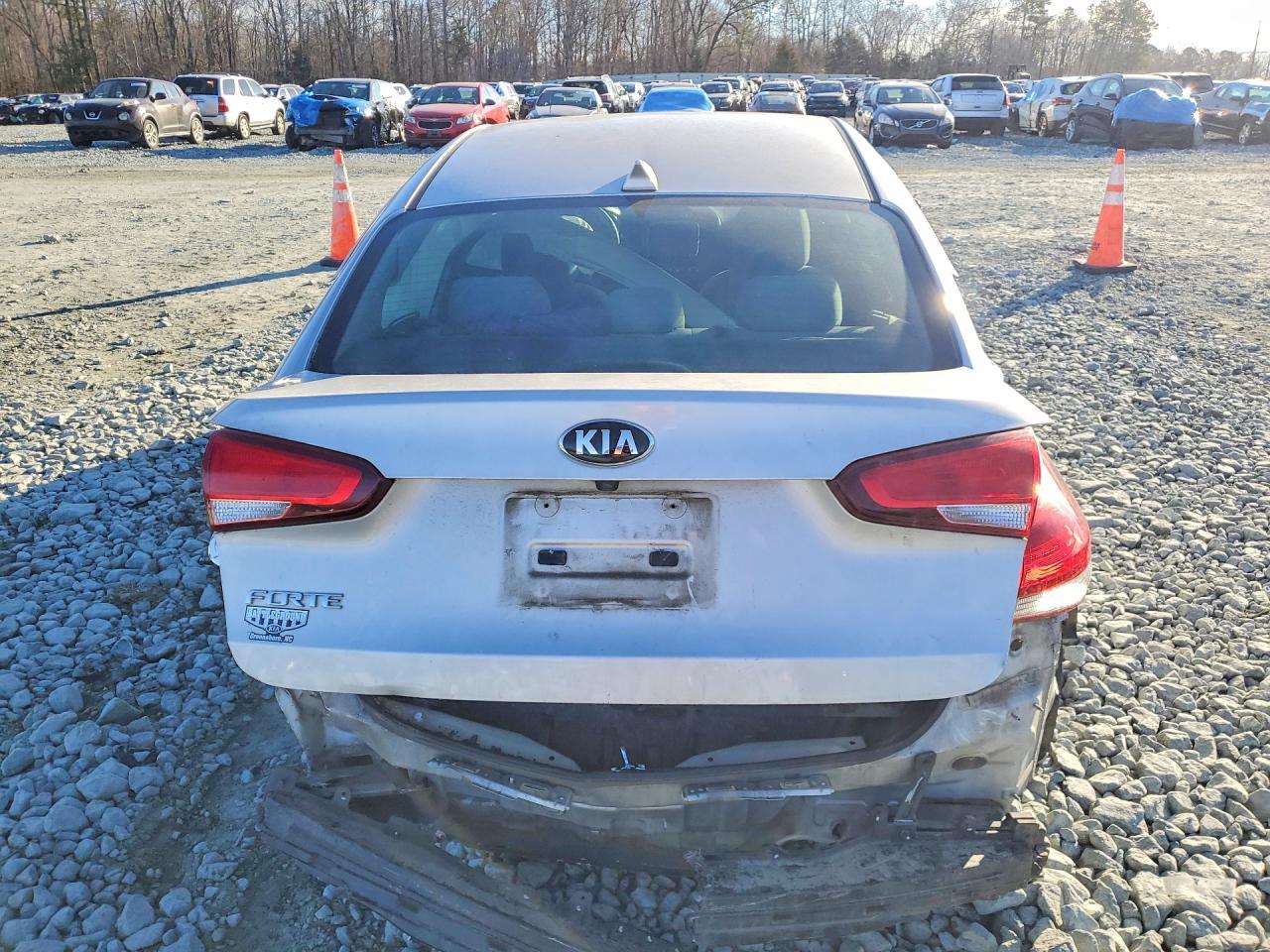 2018 Kia Forte VIN 3KPFL4A70JE193120 photo 6