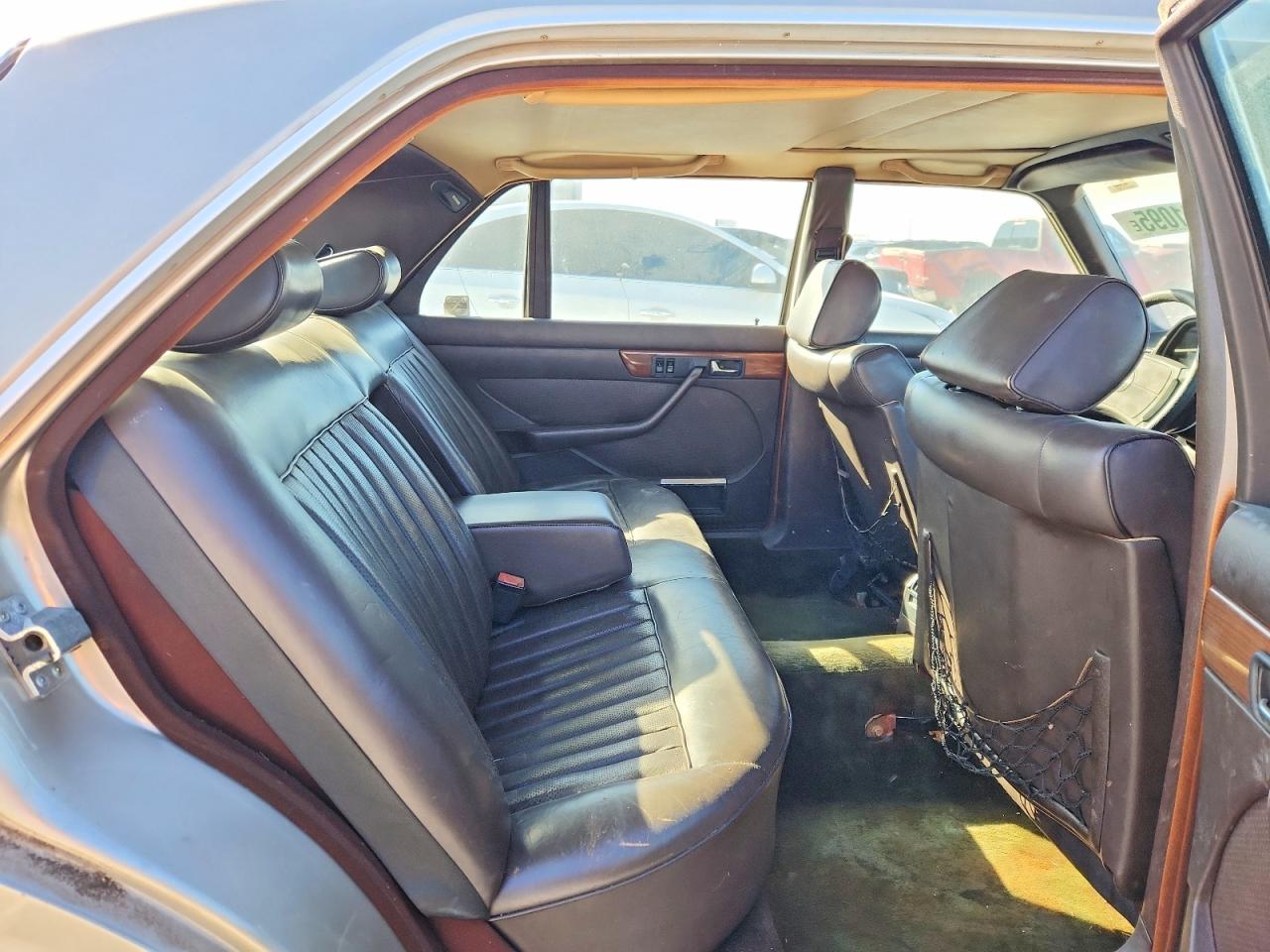 1986 Mercedes 300-class VIN WDBCB25DXGA240741 photo 10