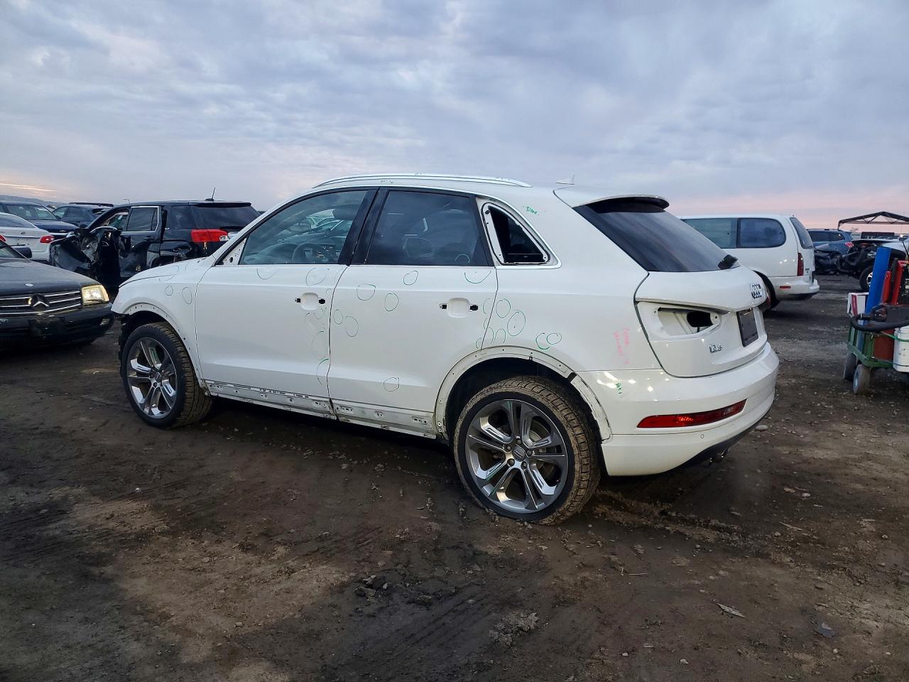 2018 Audi Q3 VIN WA1HCCFSXJR020218 photo 2