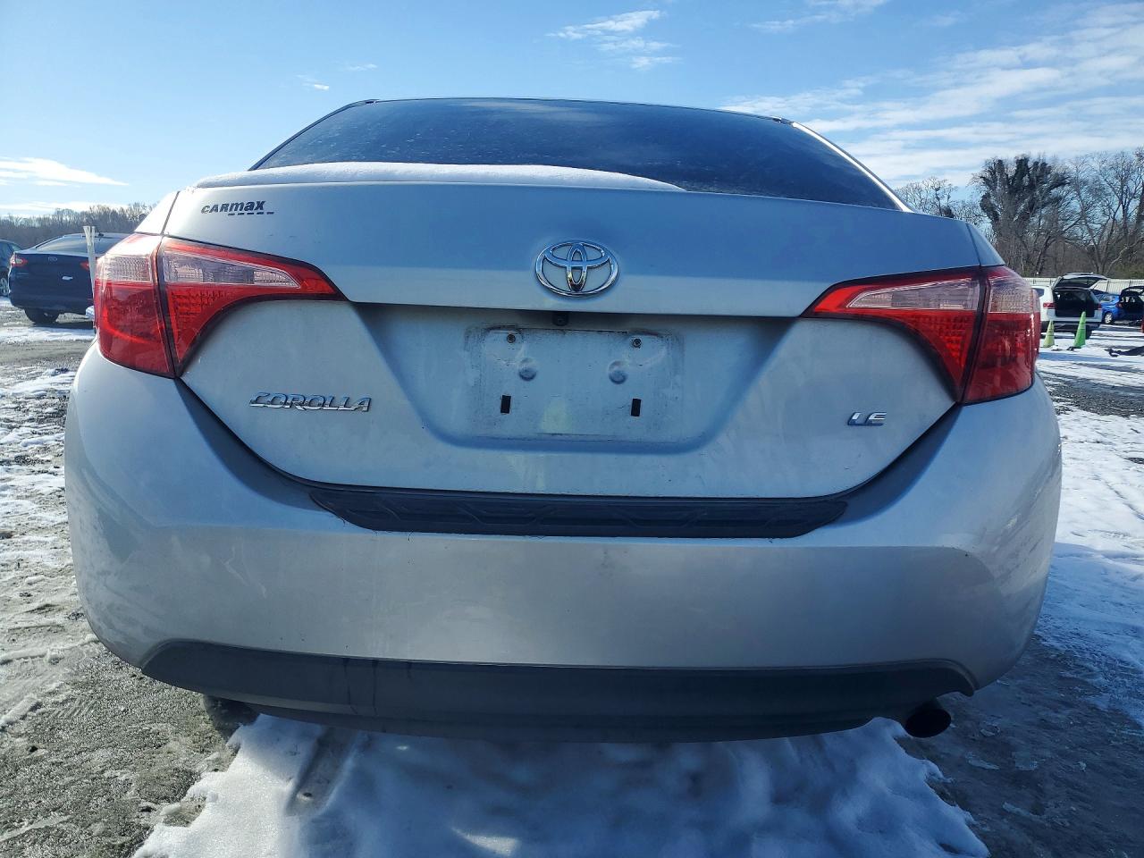2018 Toyota Corolla VIN 5YFBURHE8JP773629 photo 6