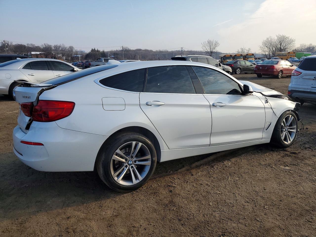 2017 3 series VIN WBA8Z9C53HG453212 photo 3