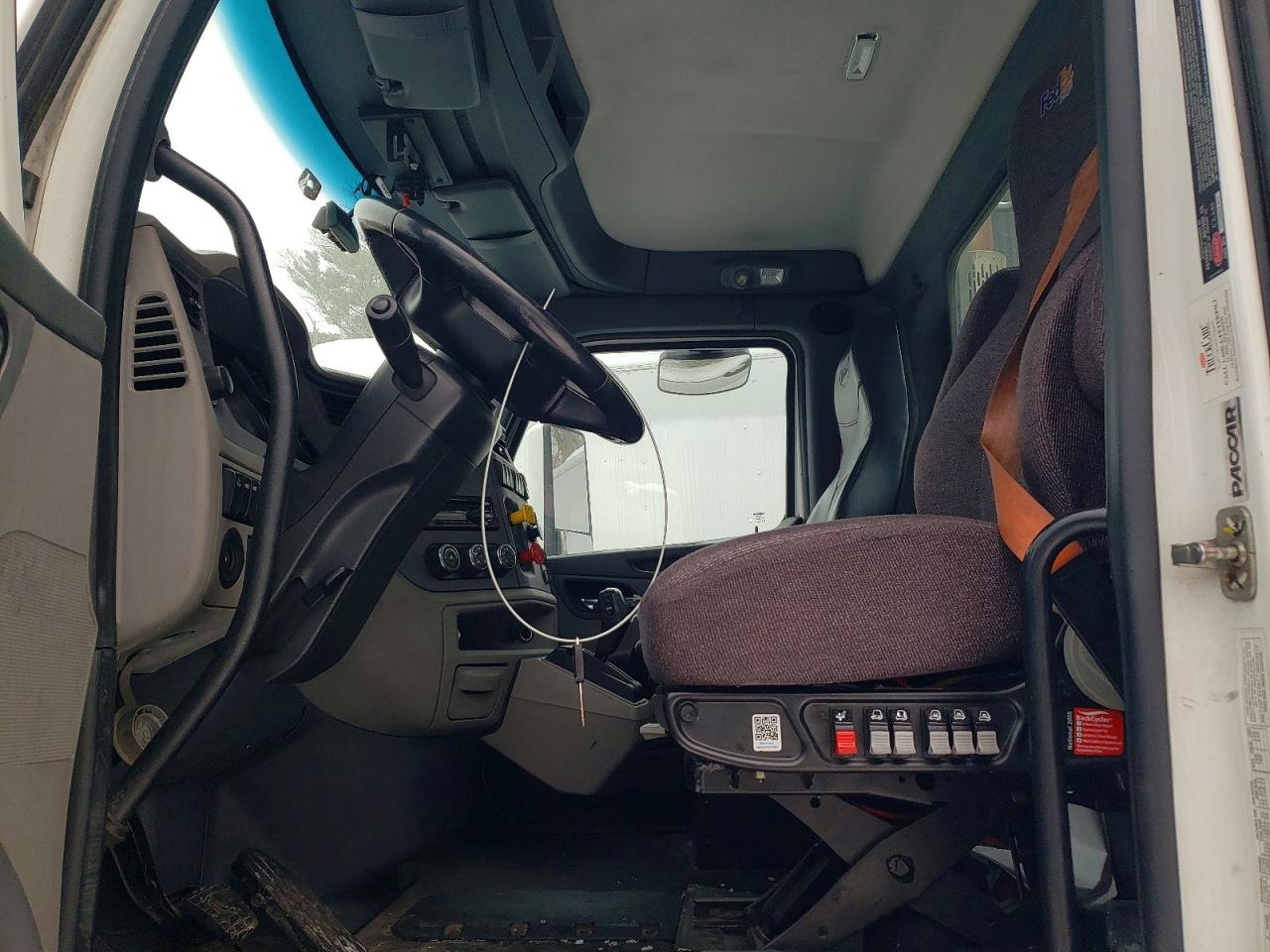 2017 PETERBILT All models VIN 1XPBA48X7HD428813 photo 5