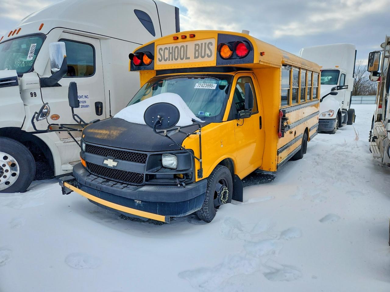 2011 CHEVROLET Express VIN 1GB3G3BG8B1174307 photo 2