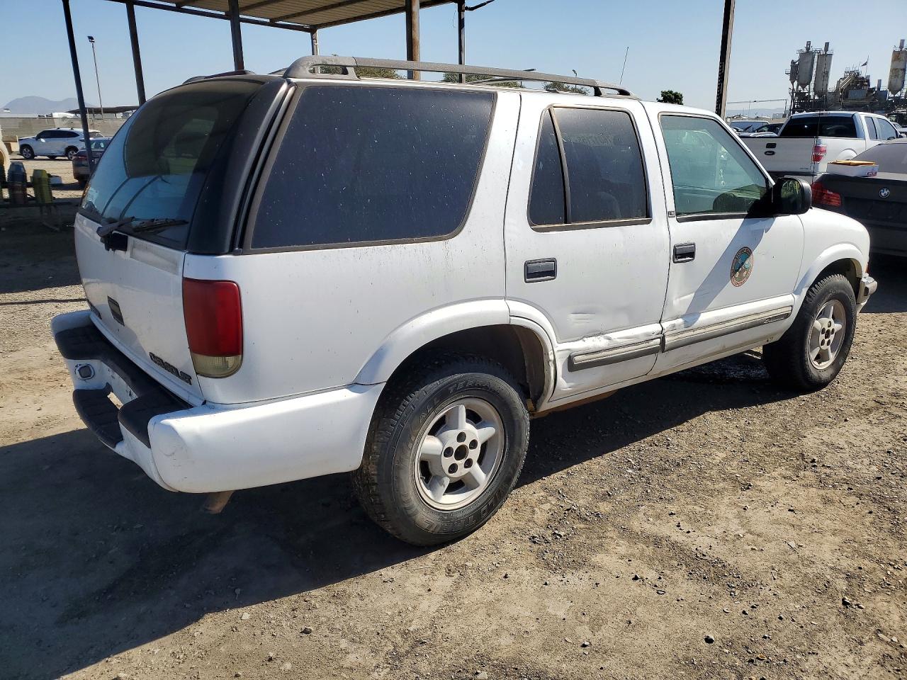 2000 CHEV Blazer VIN 1GNDT13W1Y2117866 photo 3