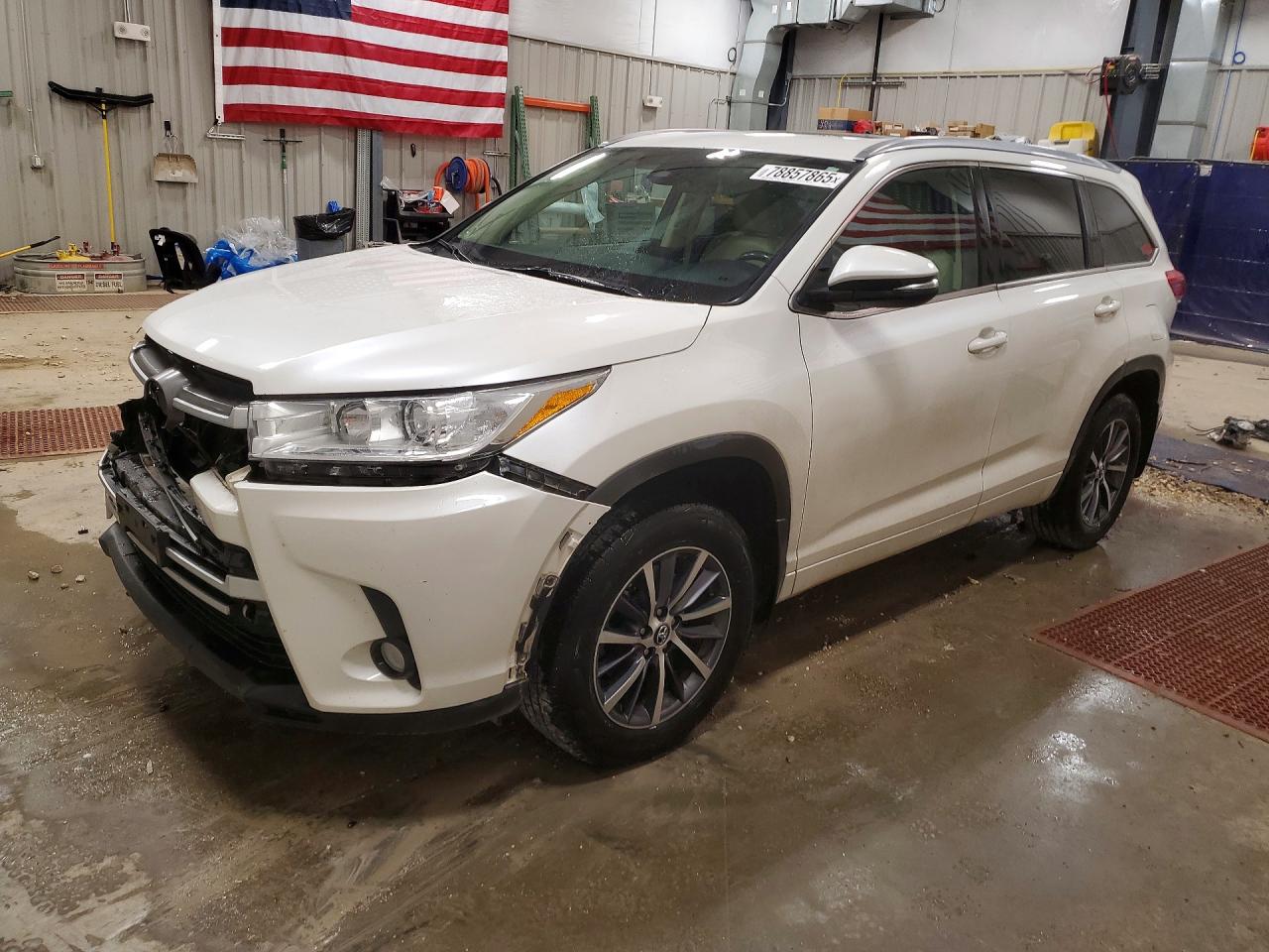 2017 Toyota Highlander VIN 5TDJZRFH9HS356838 photo 1