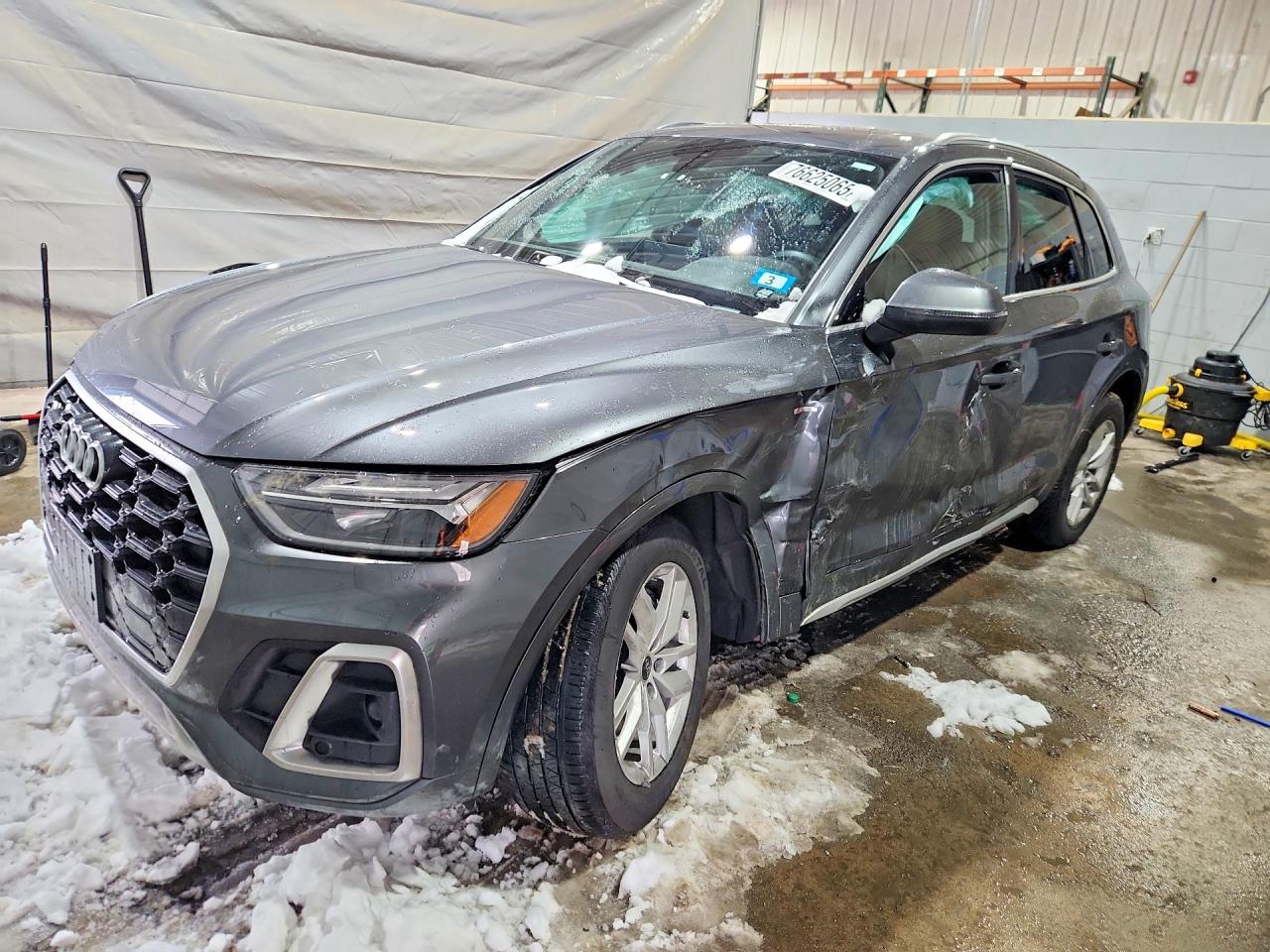 2024 Audi Q5 VIN WA1GAAFYXR2110676 photo 1