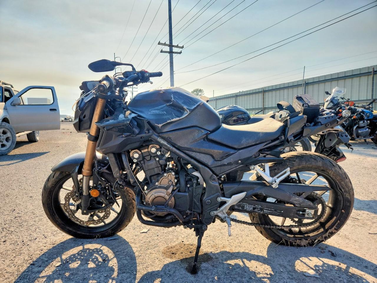 2023 Honda Cb cycle VIN MLHPC6354P5401027 photo 3