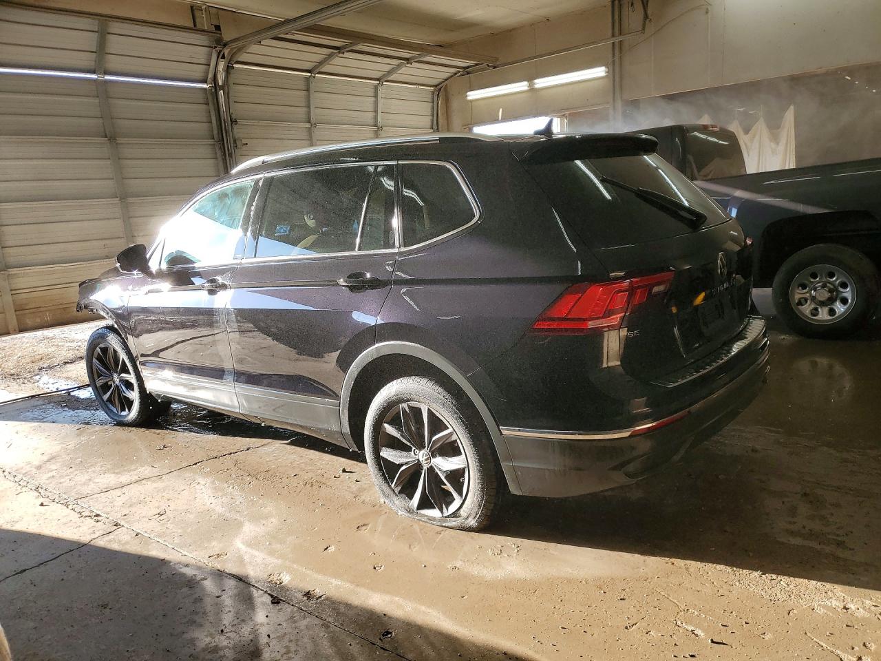2023 Volkswagen Tiguan VIN 3VV3B7AX0PM067069 photo 2