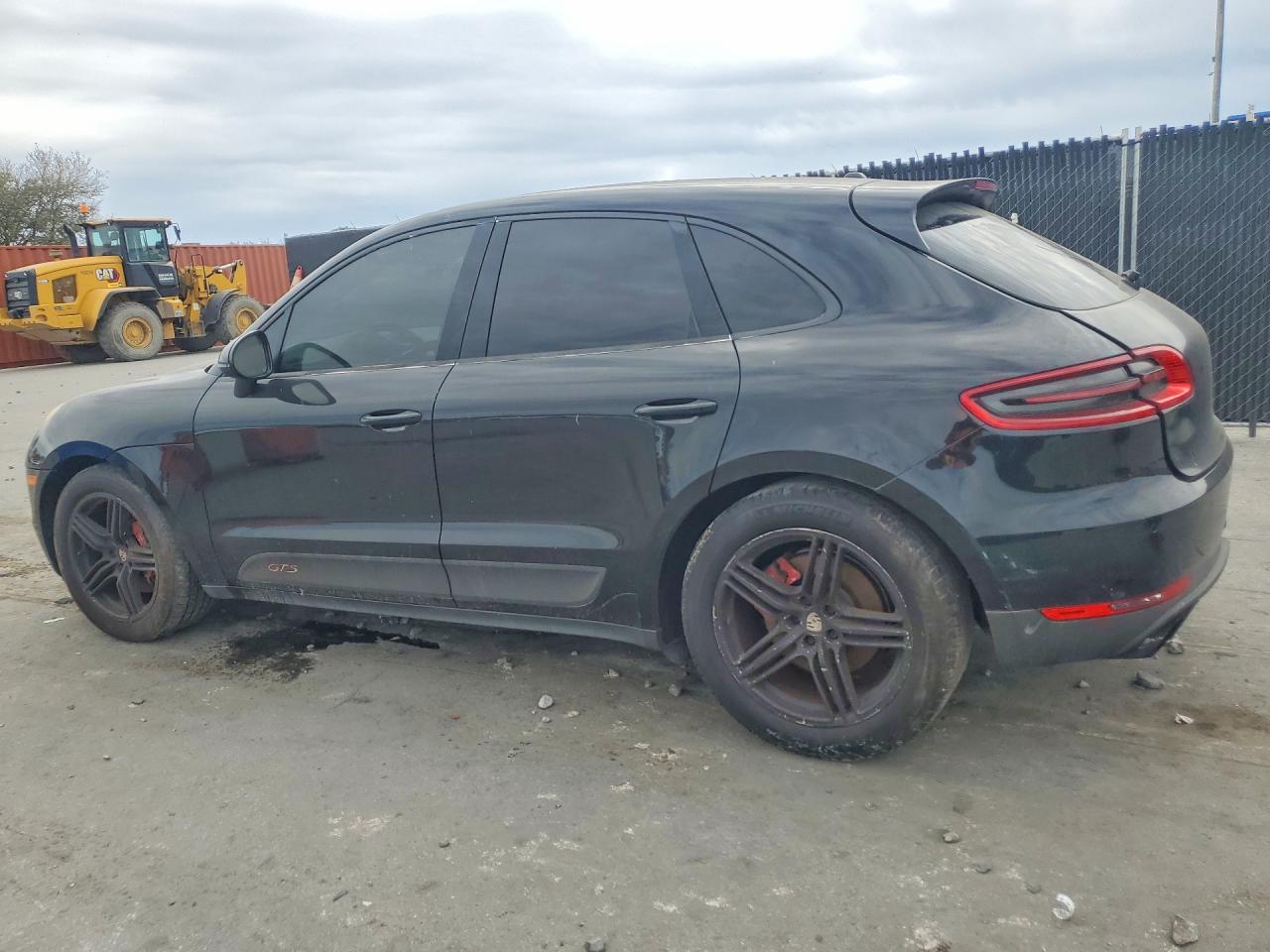 2016 Porsche Macan VIN WP1AB2A50GLB50282 photo 2