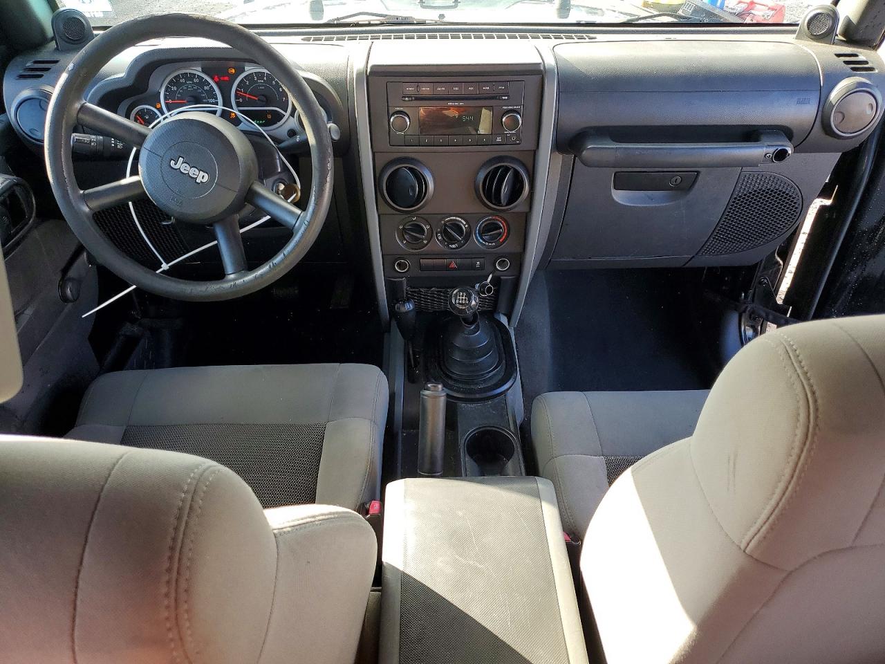 2010 Jeep Wrangler / VIN 1J4AA2D13AL154941 photo 8