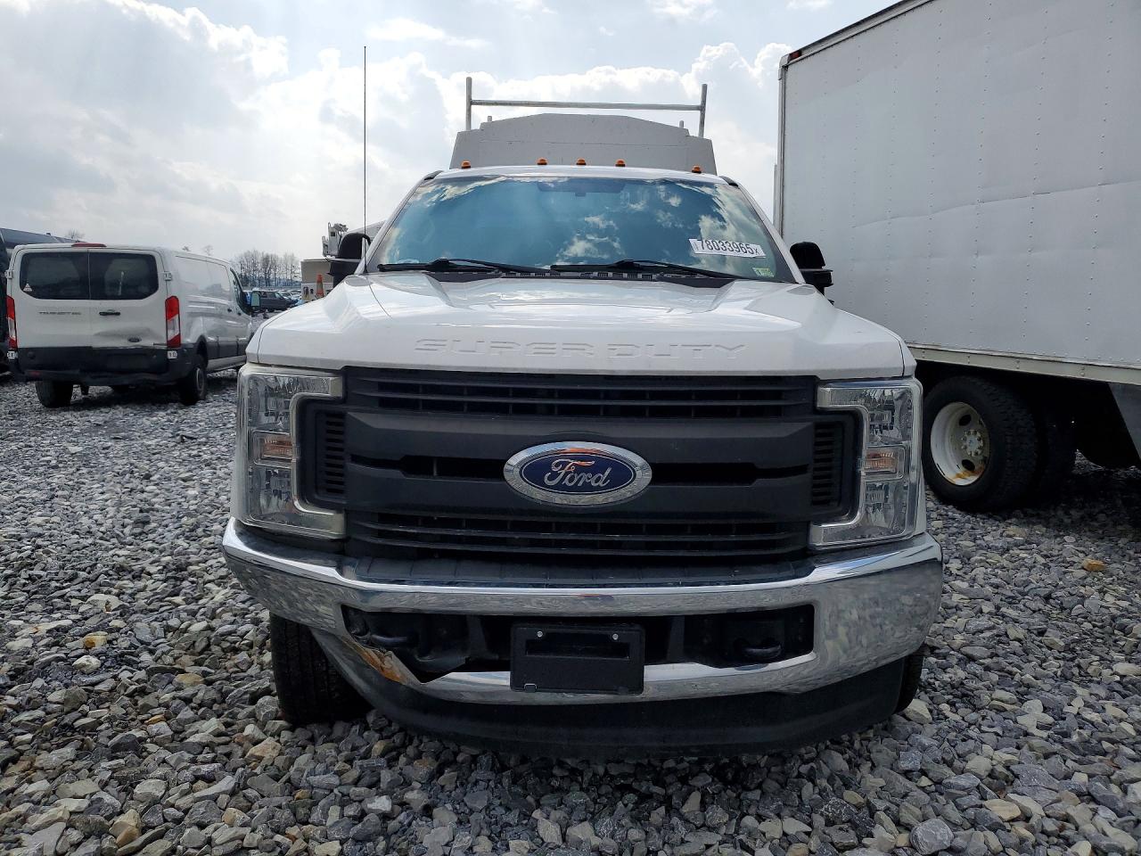 2018 Ford F350 VIN 1FD8X3F63JEC95302 photo 5