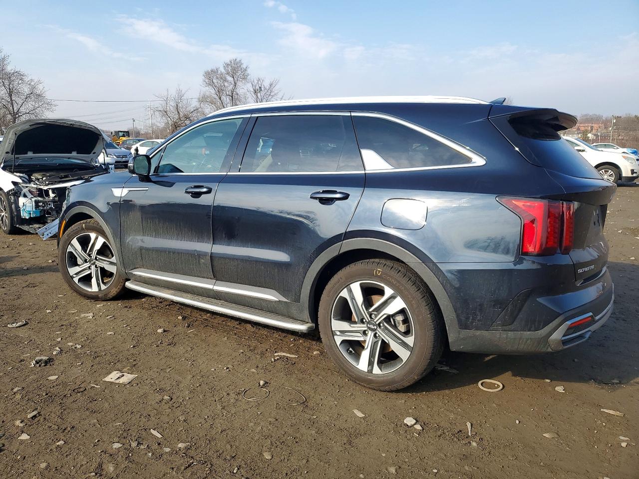 2023 Kia Sorento hybrid VIN KNDRHDLG0P5213379 photo 2