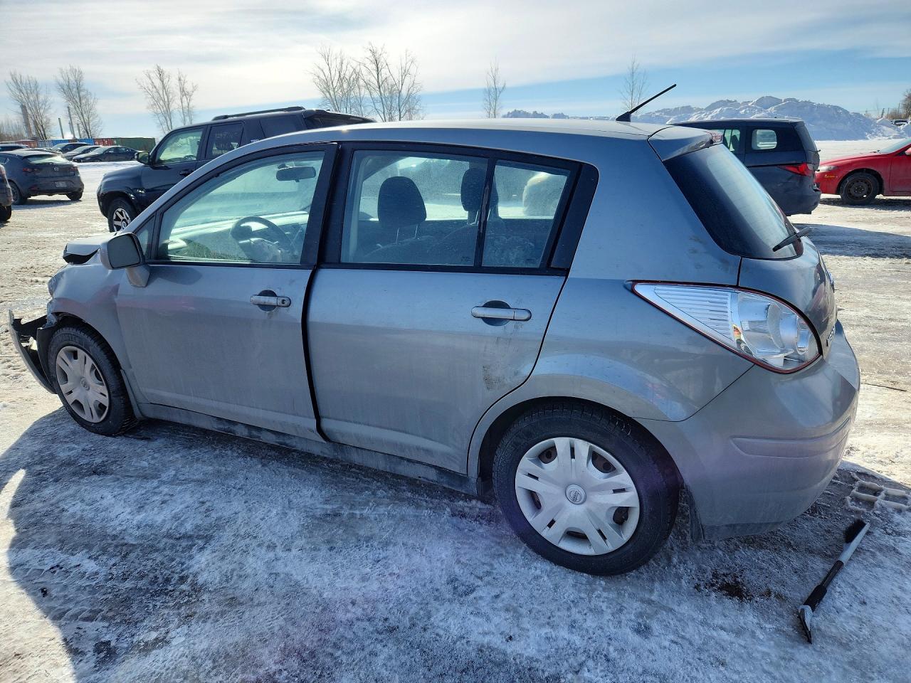 2011 NISS Versa VIN 3N1BC1CPXBL460273 photo 2