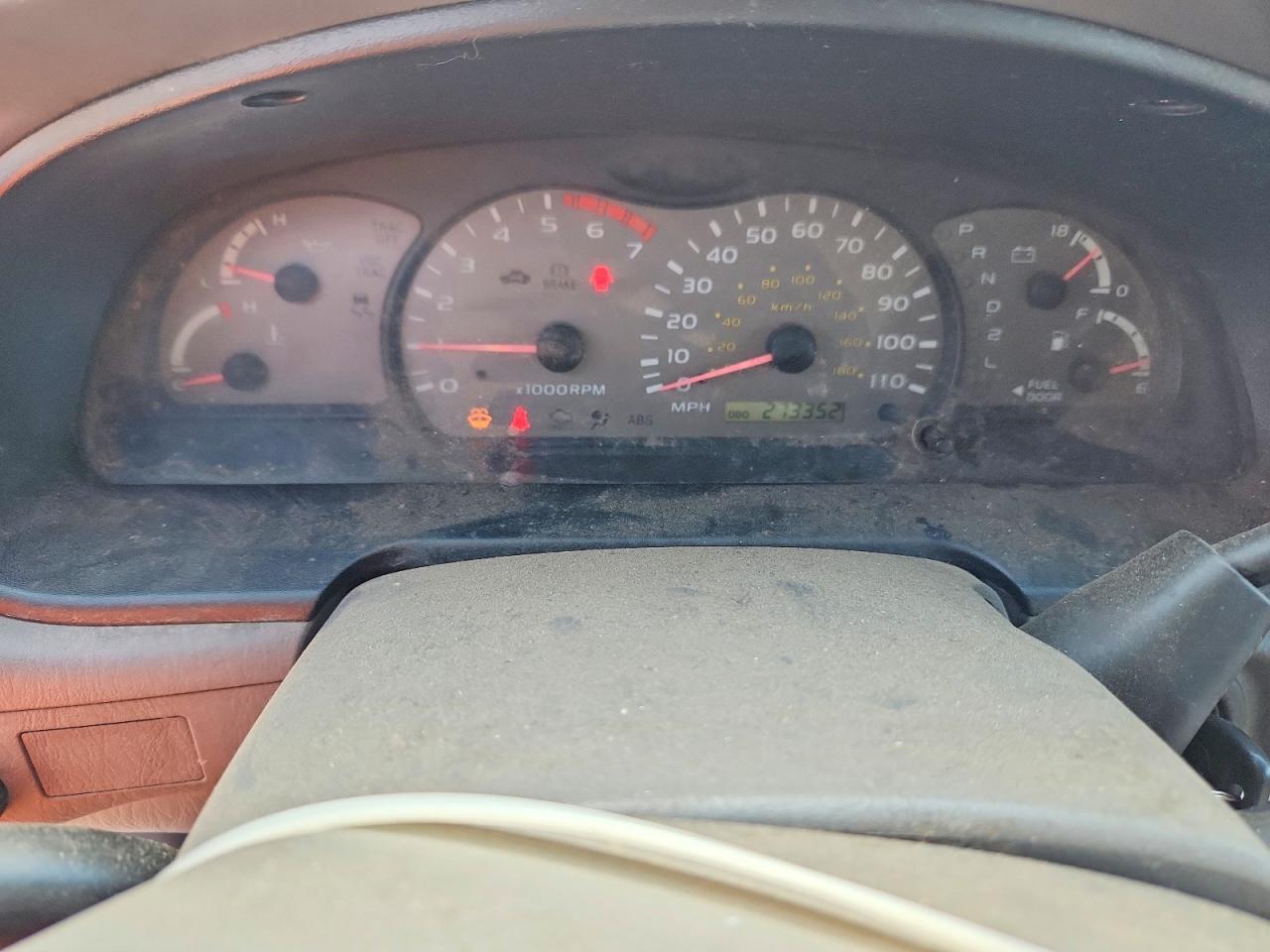 2004 Toyota Sequoia VIN 5TDZT34A04S232877 photo 9