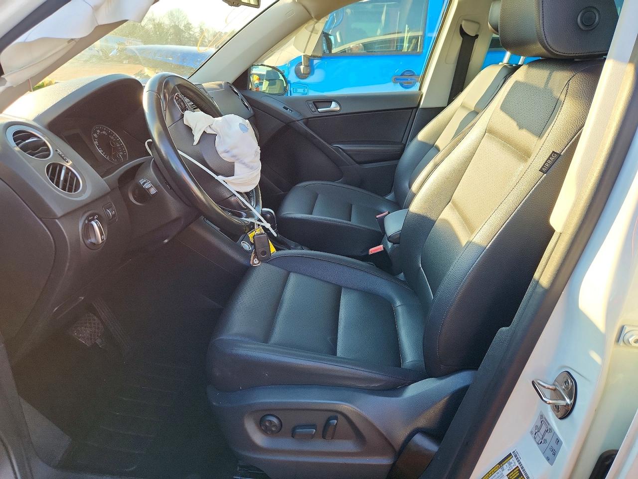 2017 Volkswagen Tiguan VIN WVGSV7AX4HK009746 photo 7