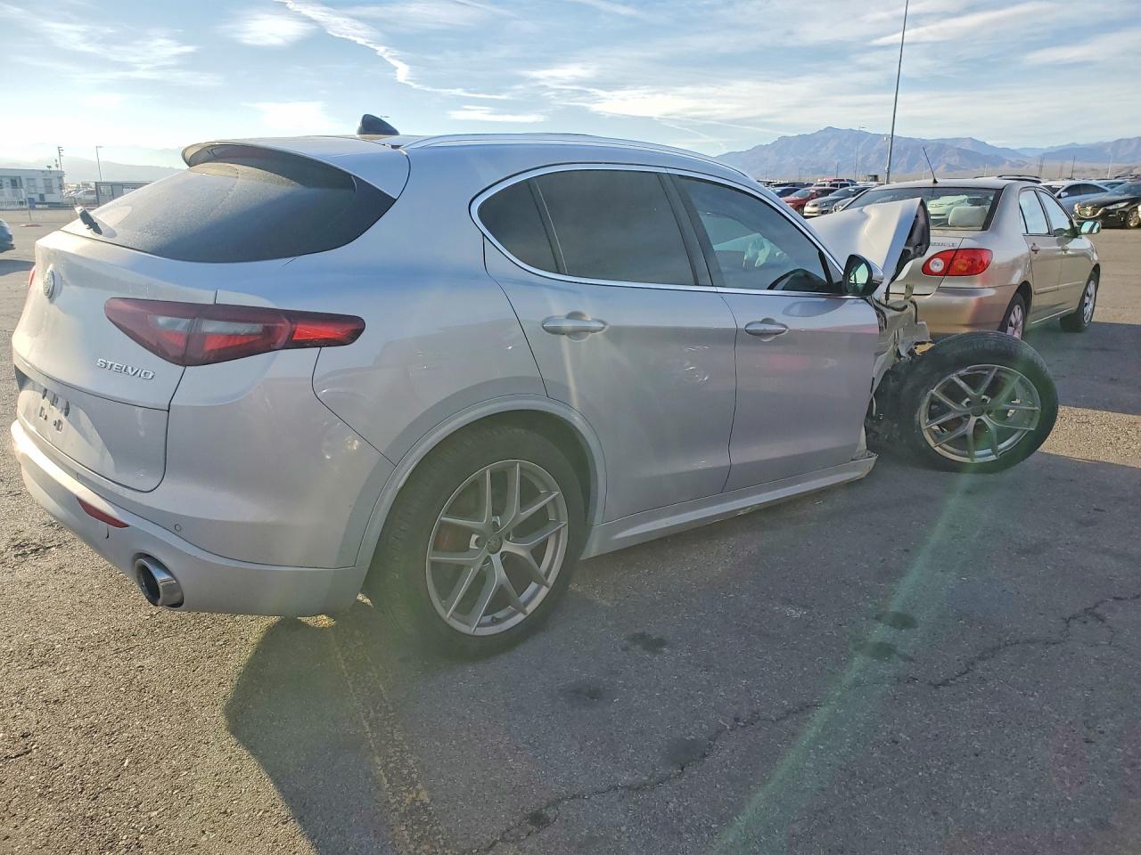 2021 Alfa Stelvio VIN ZASPAKBN6M7D13803 photo 3