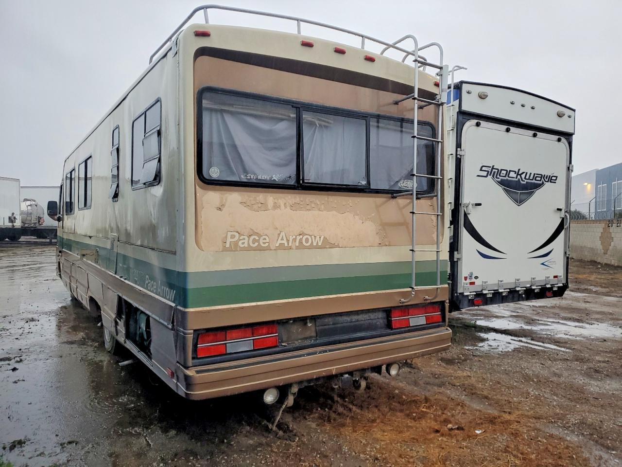 1988 CHEV All models VIN 1GBKP37W0J3307799 photo 3