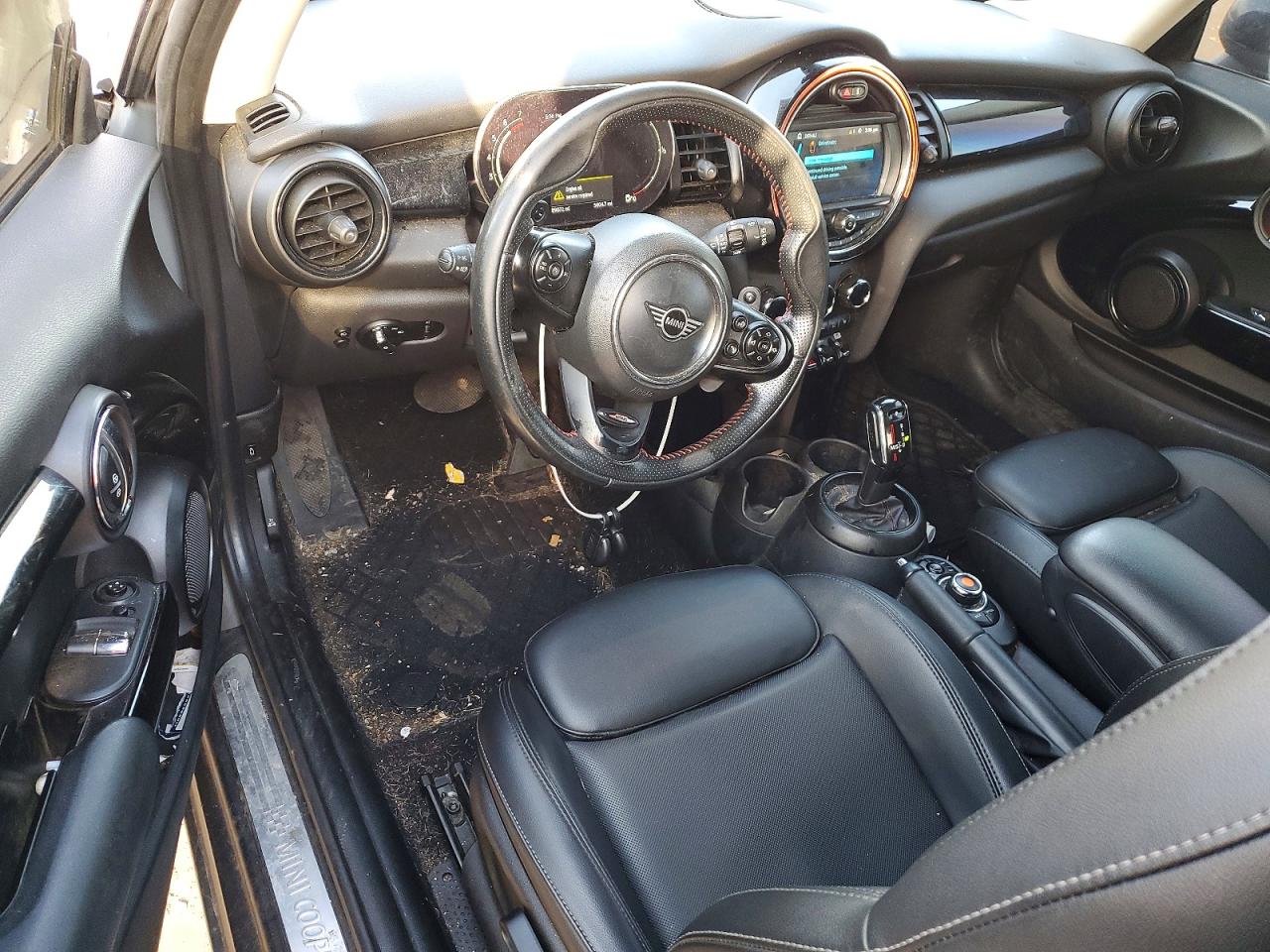2021 MINI Cooper VIN WMWXR5C05M2N51562 photo 8
