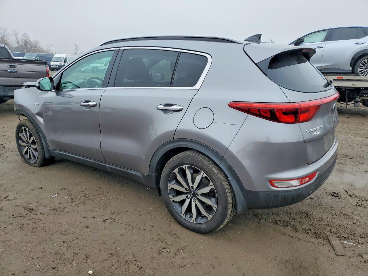 2018 Kia Sportage VIN KNDPNCAC4J7400226 photo 2