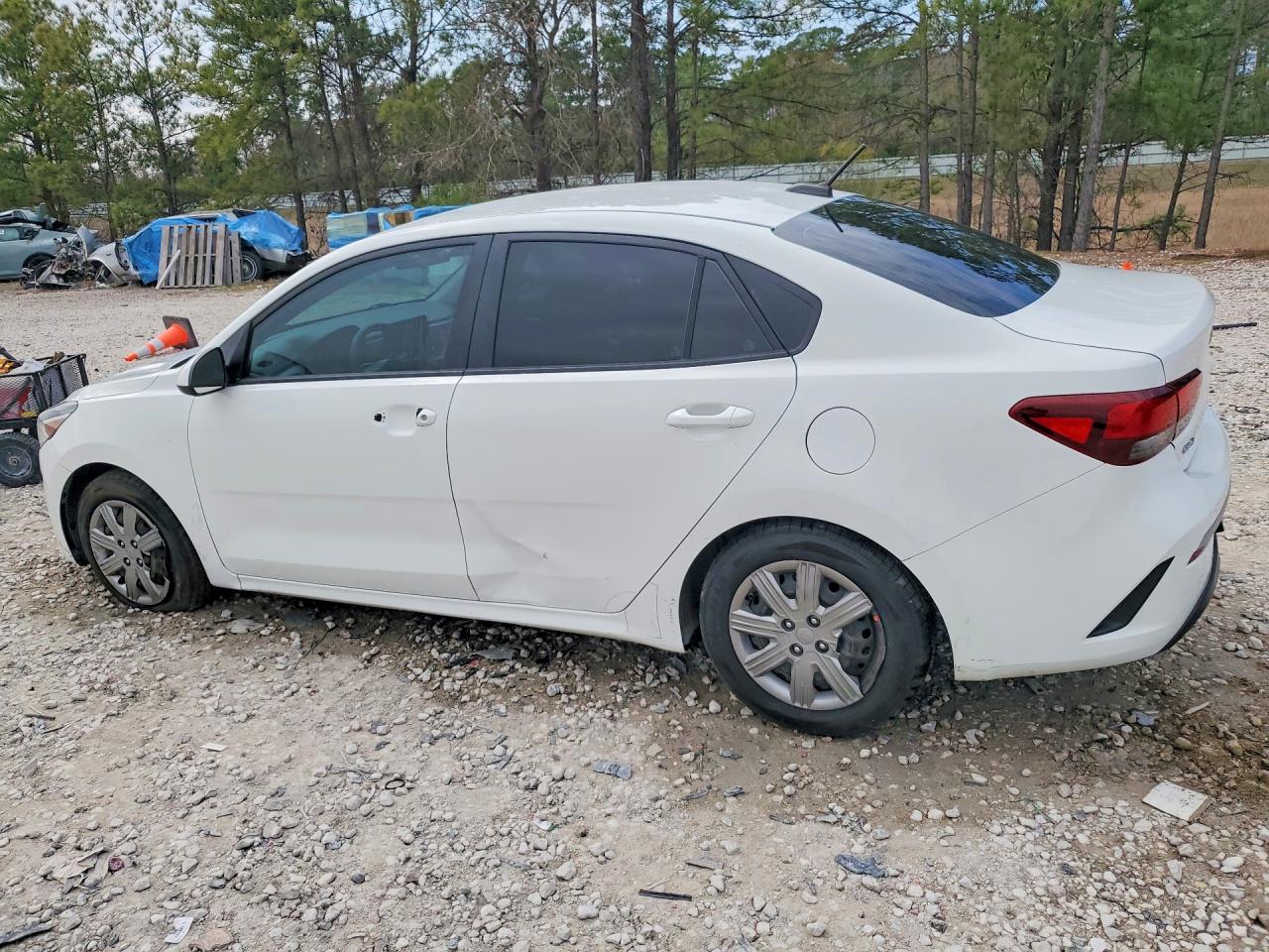 2021 Kia Rio VIN 3KPA24AD6ME373273 photo 2