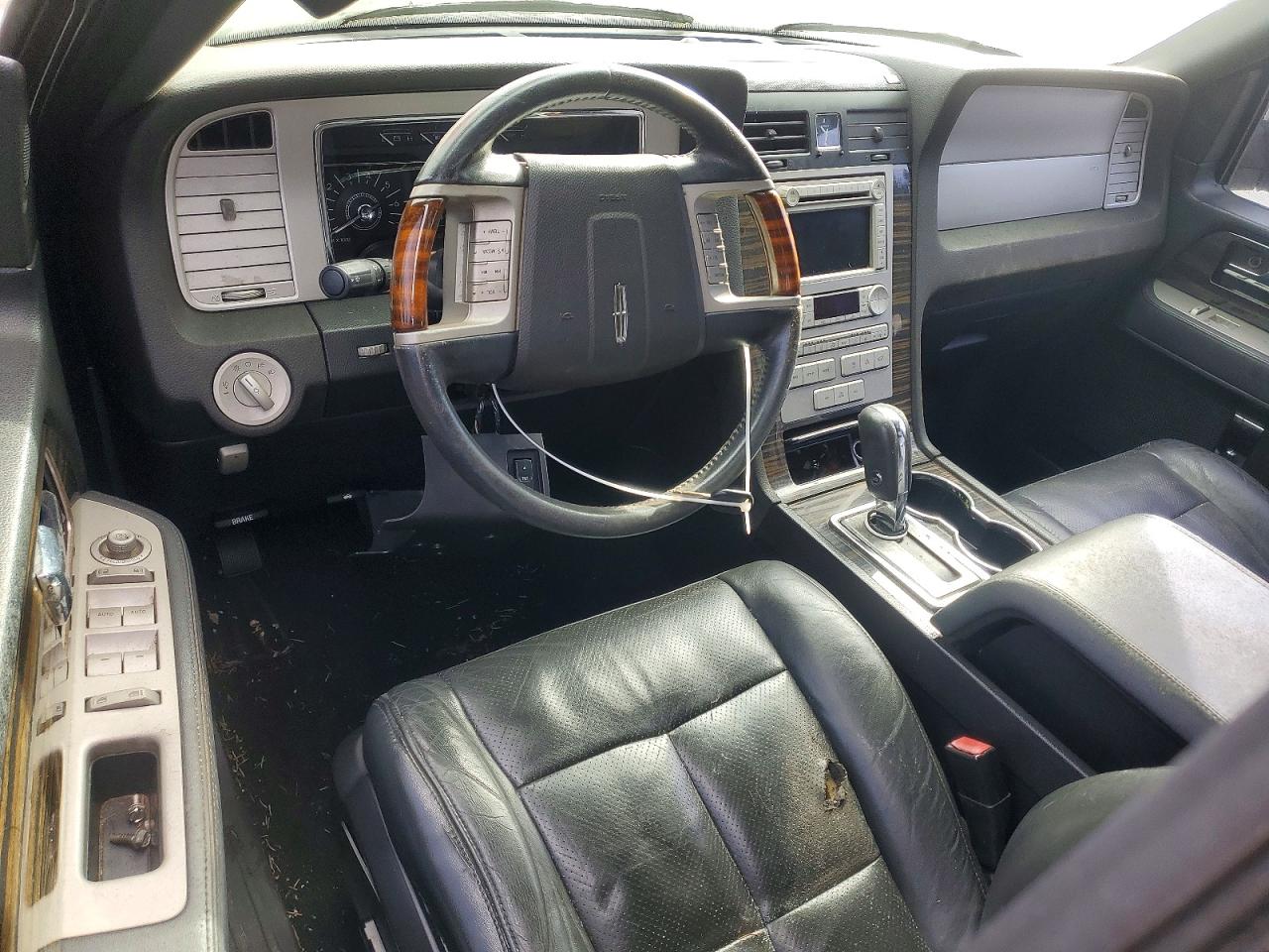 2008 Lincoln Navigator VIN 5LMFU285X8LJ07893 photo 8
