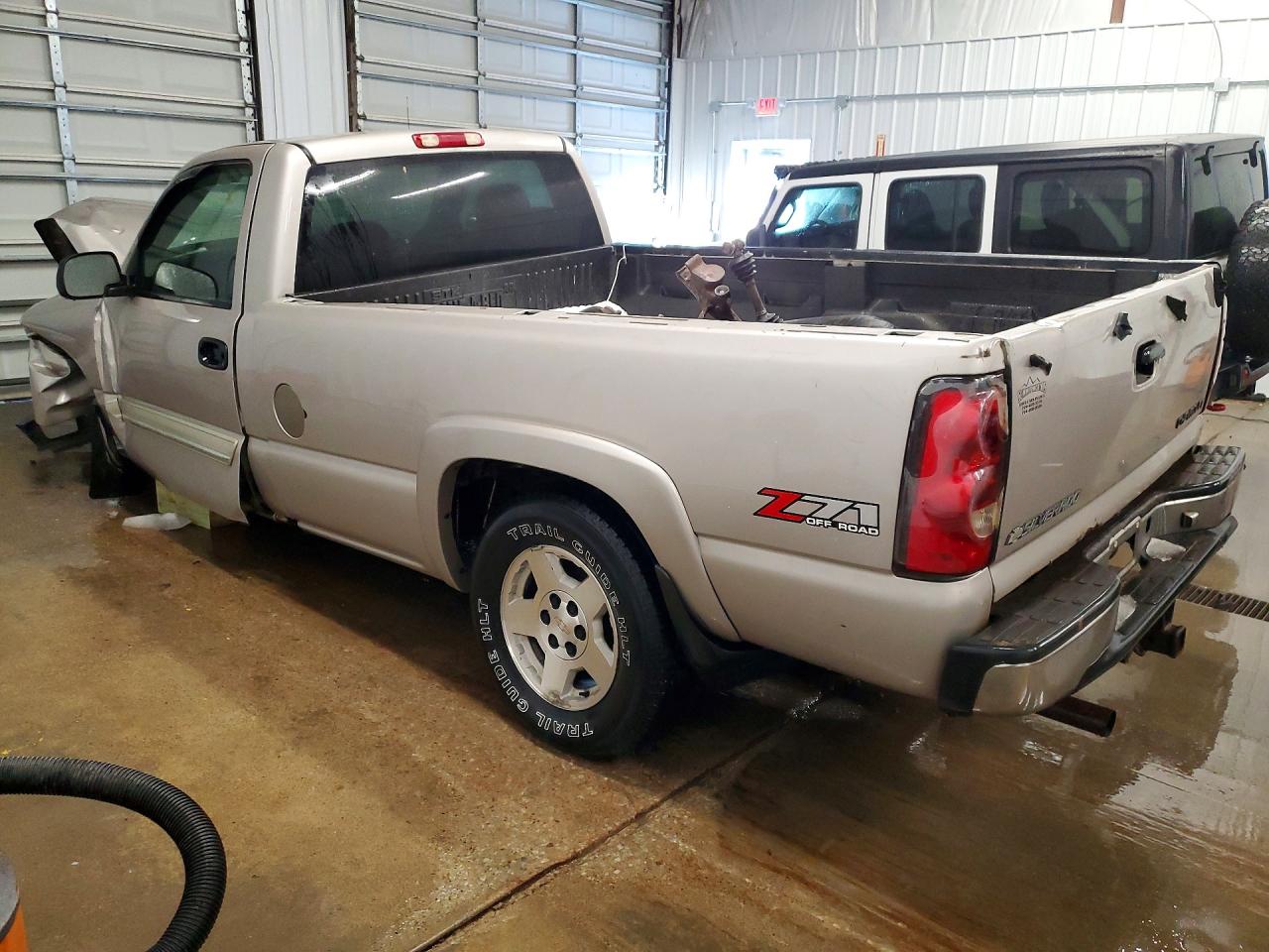 2005 Chevrolet All models VIN 1GCEK14T25Z232547 photo 2