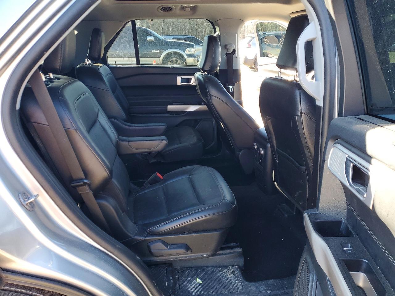 2023 Ford Explorer VIN 1FMSK7FH9PGA90416 photo 11